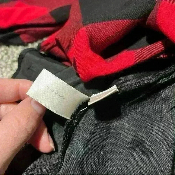 Va Va by Joy Han Buffalo Plaid, Fringe Neck, Open Shoulder Size M - Picture 13 of 13